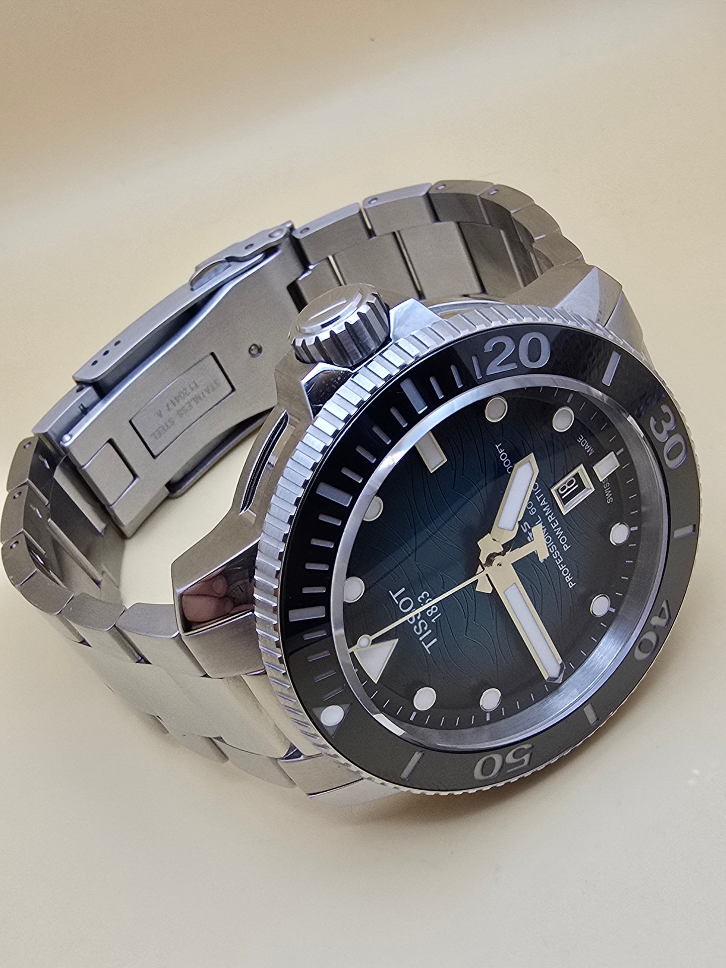 Tissot Seastar 2000 Ceramic 600m Powermatic80 46mm cutie/acte