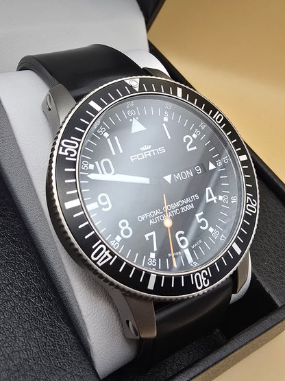 Fortis B42 Cosmonaut Day Date Titanium